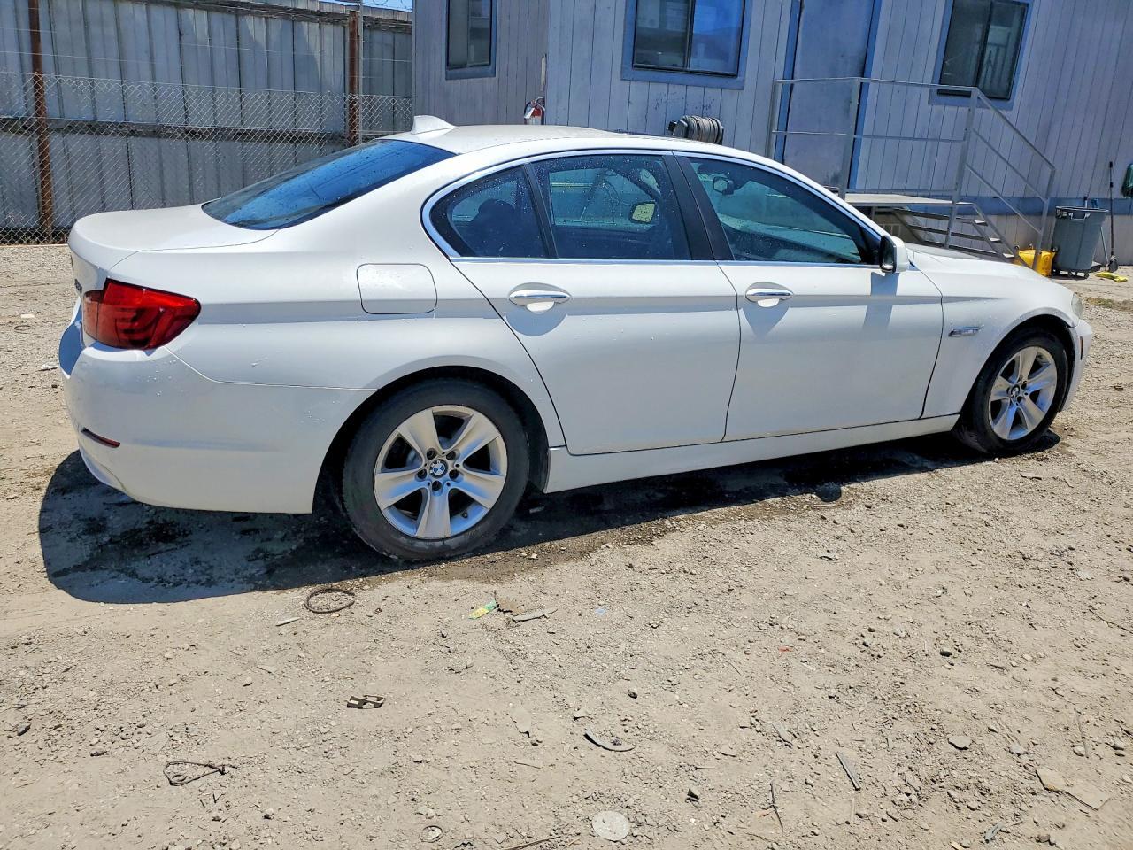 2013 BMW 528 I - Image 3