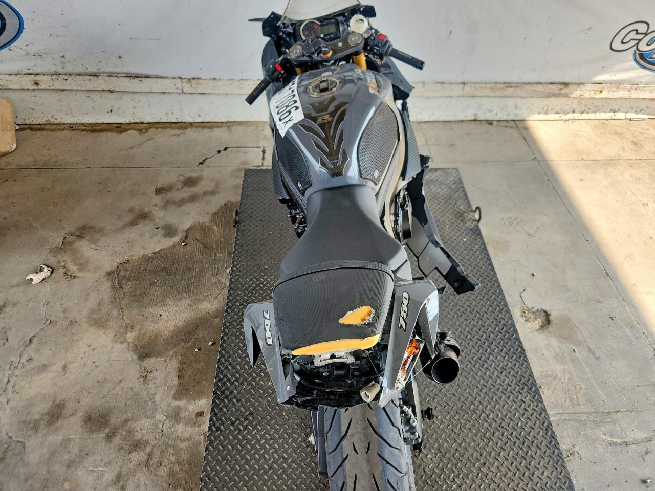 2025 Suzuki Gsx-R750 - Фото 6