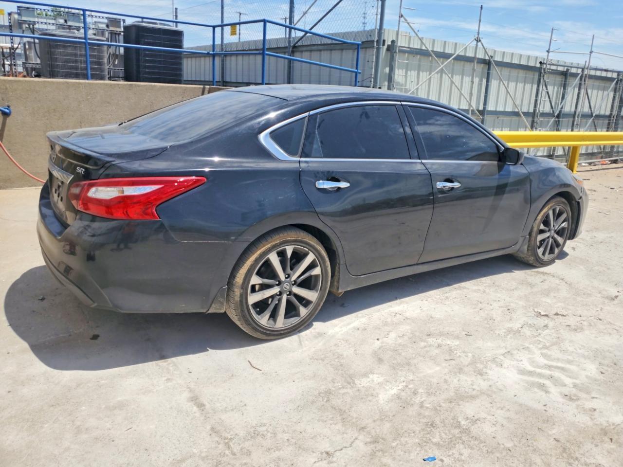 2017 Nissan Altama - Image 3
