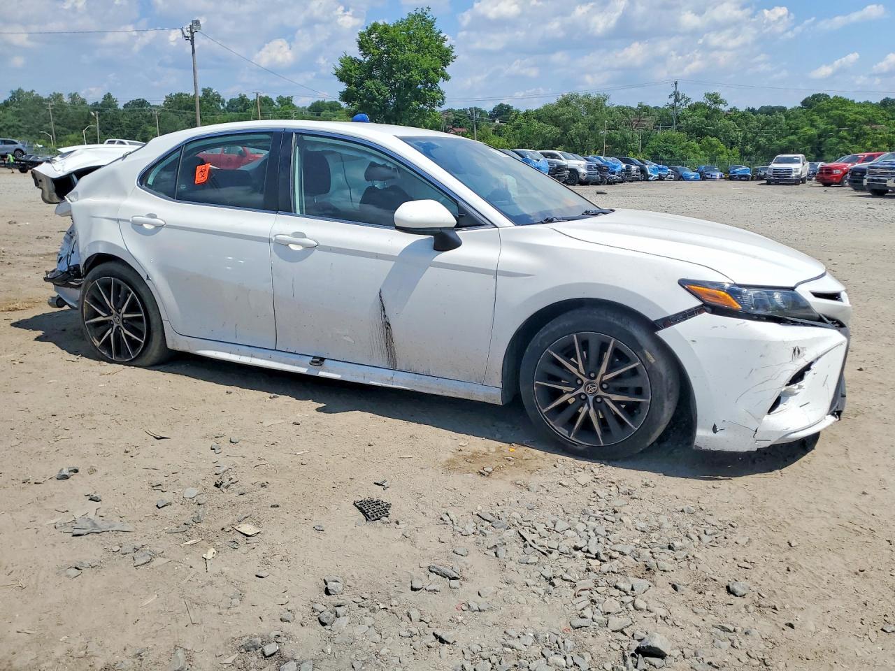 2021 Toyota Camry Se - Image 4