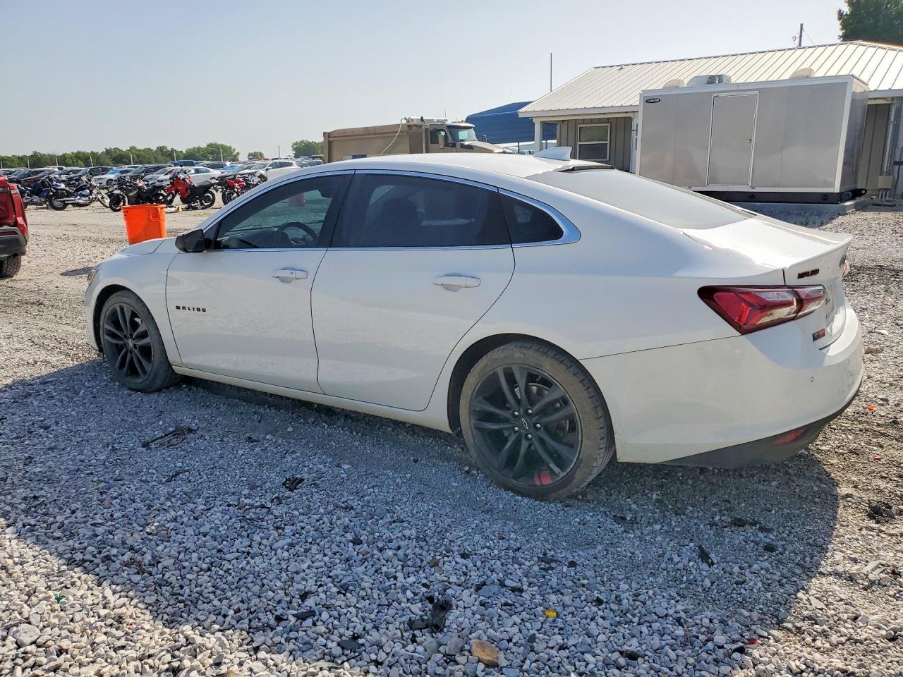 2020 Chevrolet Malibu Lt - Image 2