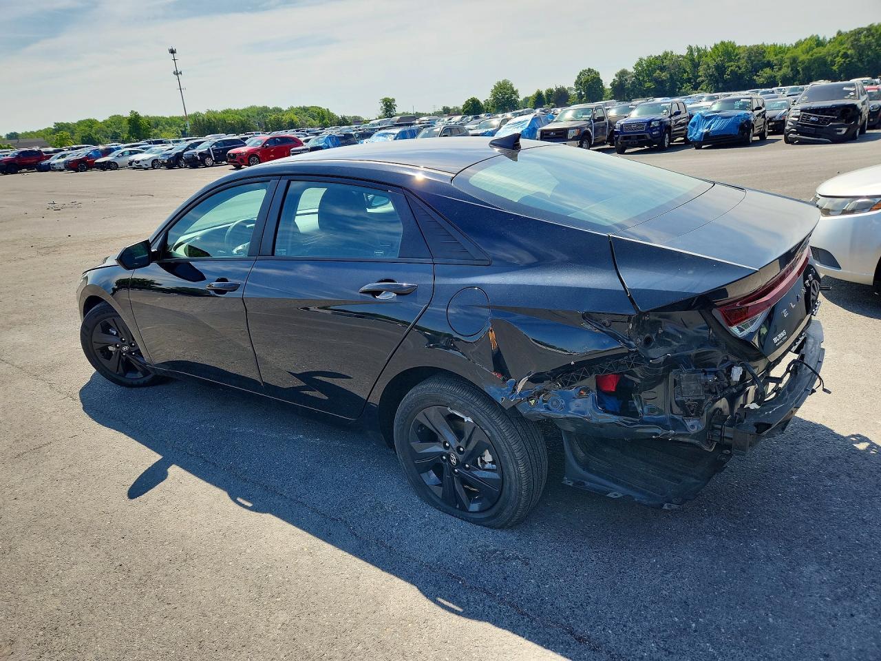 2022 Hyundai Elantra - Фото 2