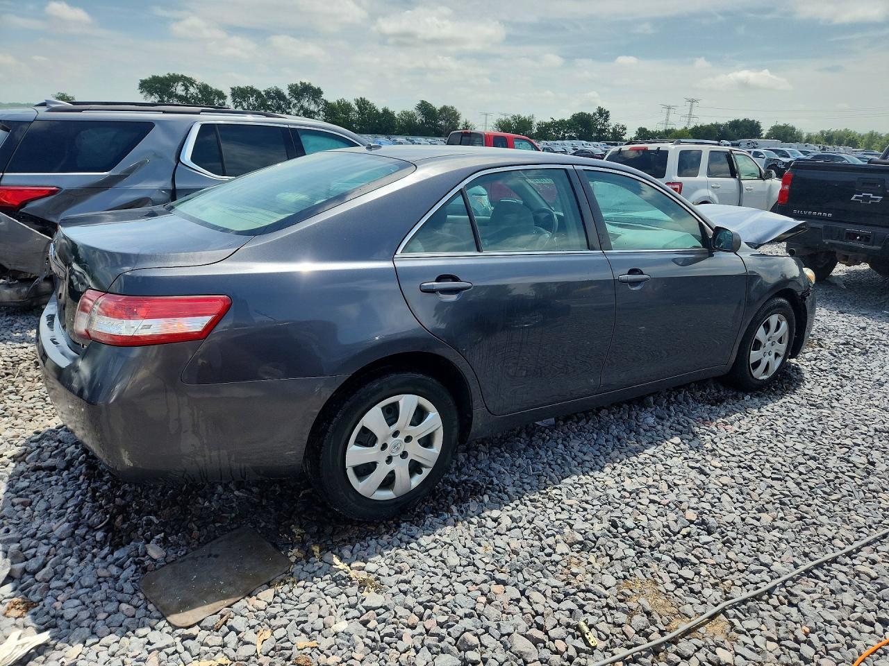 2010 Toyota Camry Le - Image 3