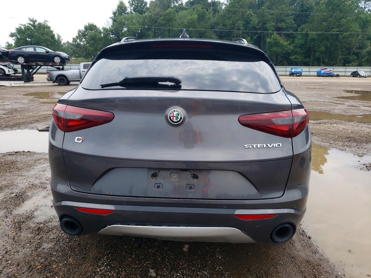 2022 Alfa Romeo Stelvio Ti - Image 6