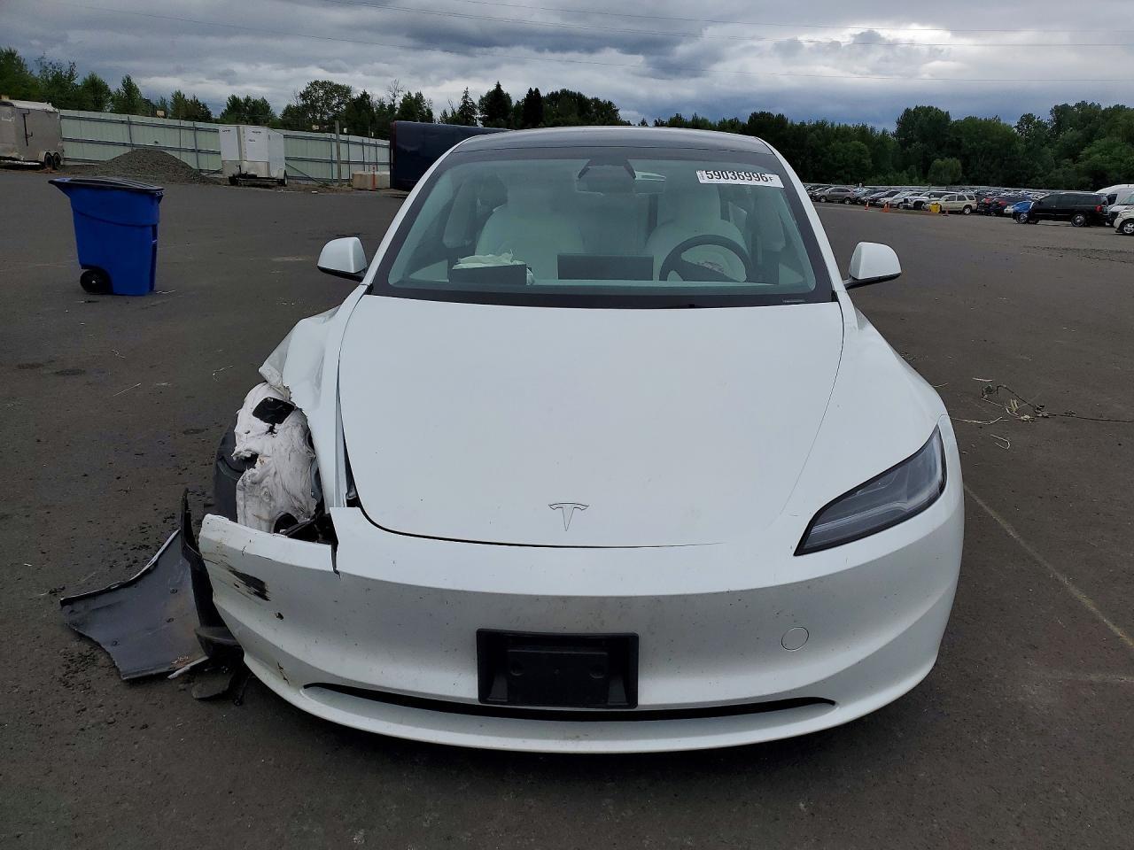 2025 Tesla Model 3 - Фото 5