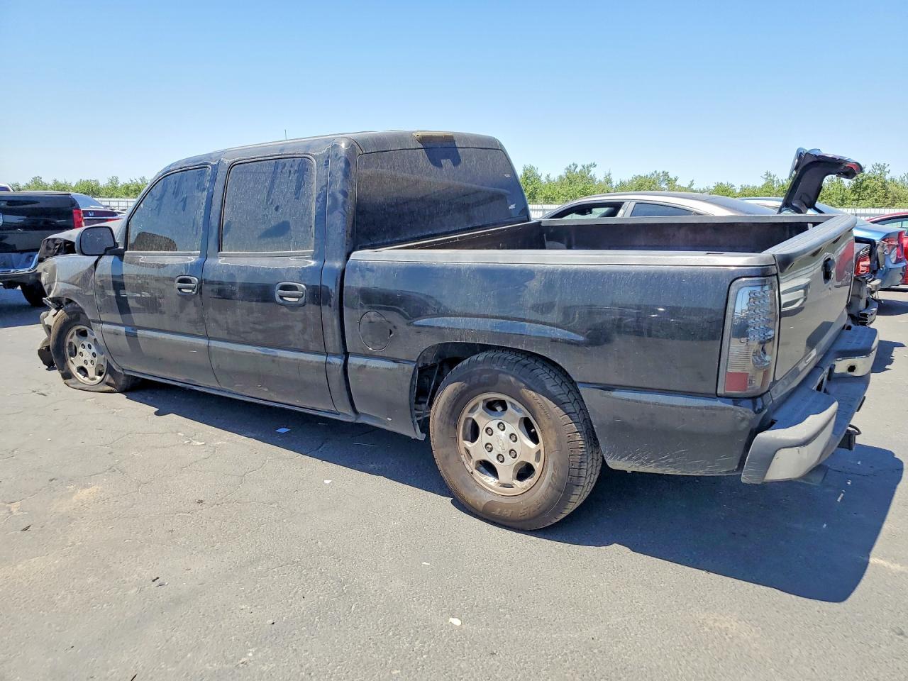 2004 Chevrolet Silverado C1500 - Image 2