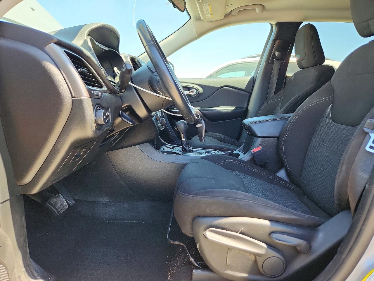 2019 Jeep Cherokee Latitude - Image 7