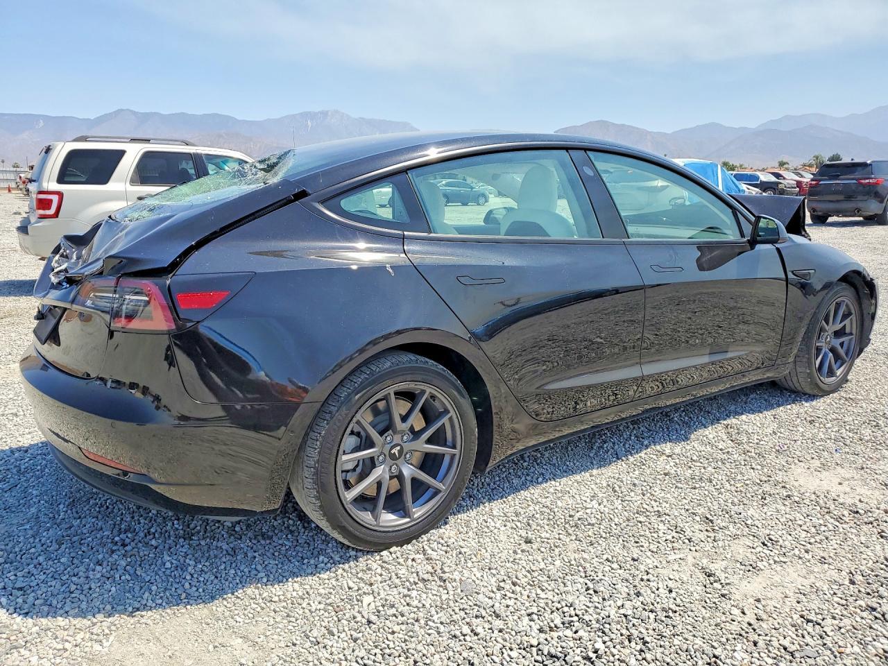 2022 Tesla Model 3 - Фото 3