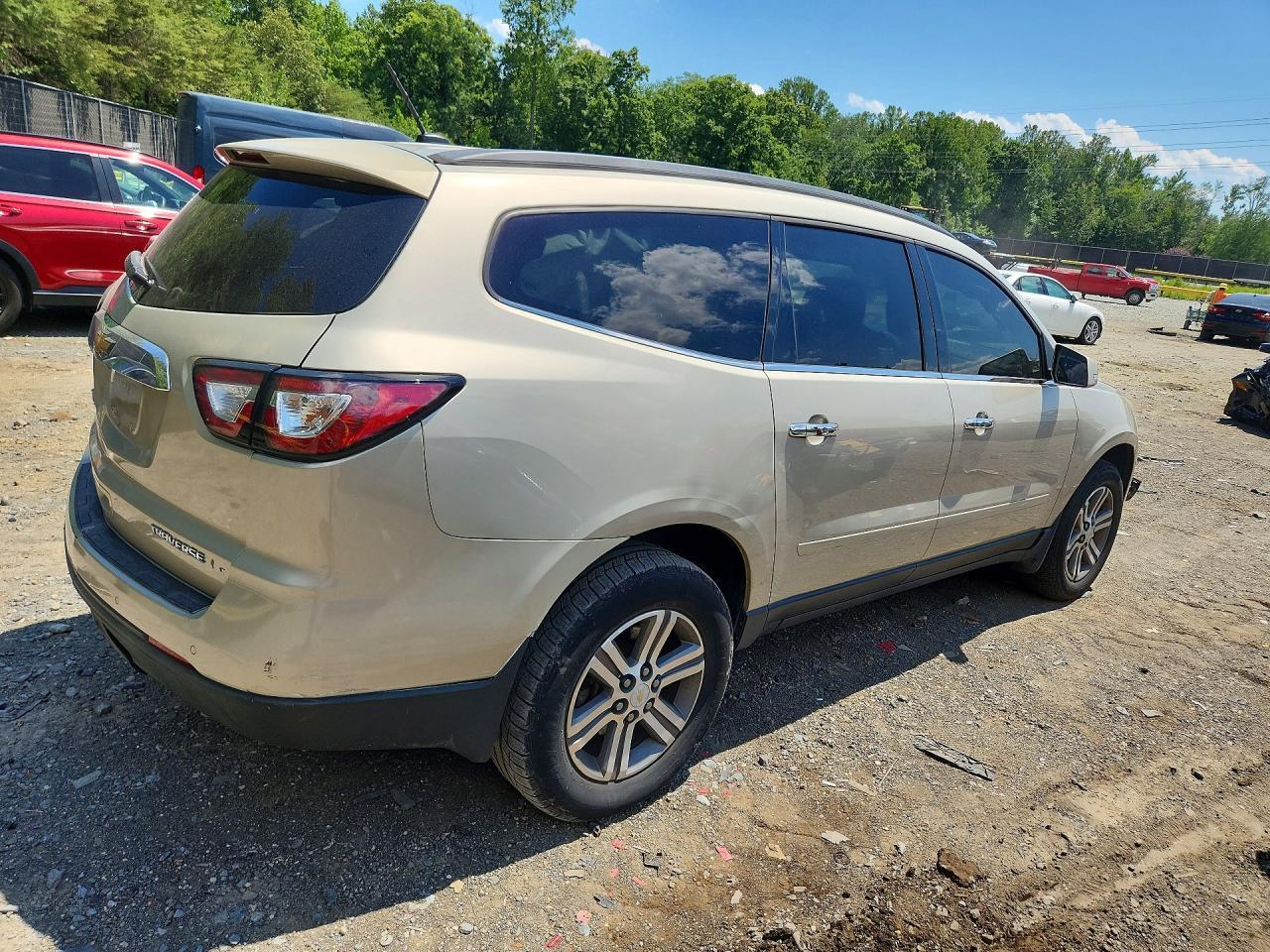 2015 Chevrolet Traverse Lt - Image 3