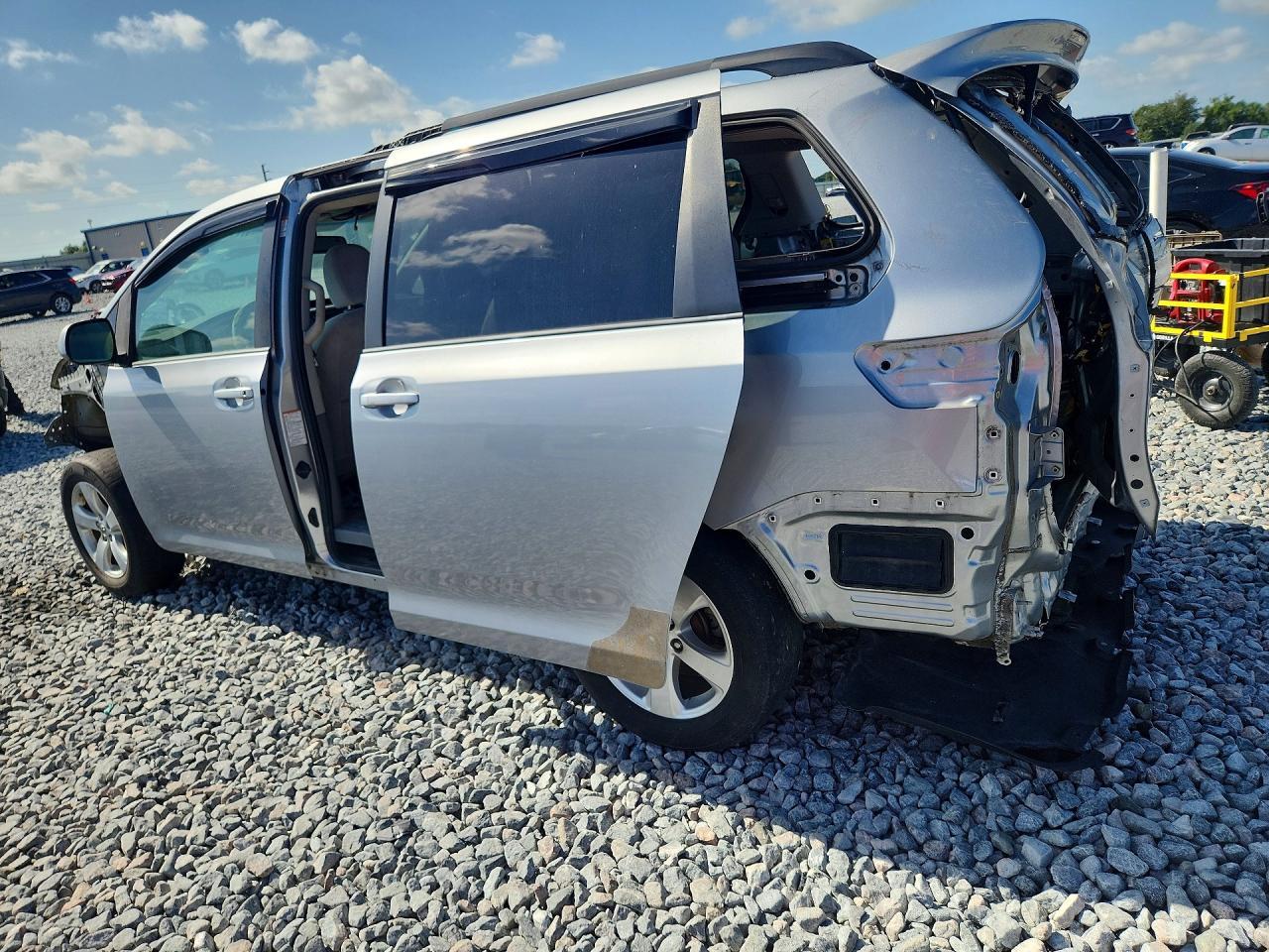 2015 Toyota Sienna Sport - Image 2