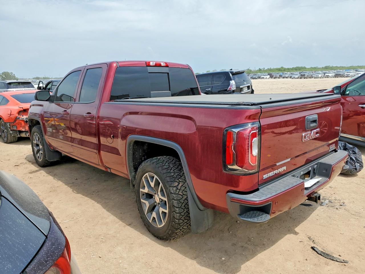 2017 GMC Sierra K1500 Slt - Фото 2