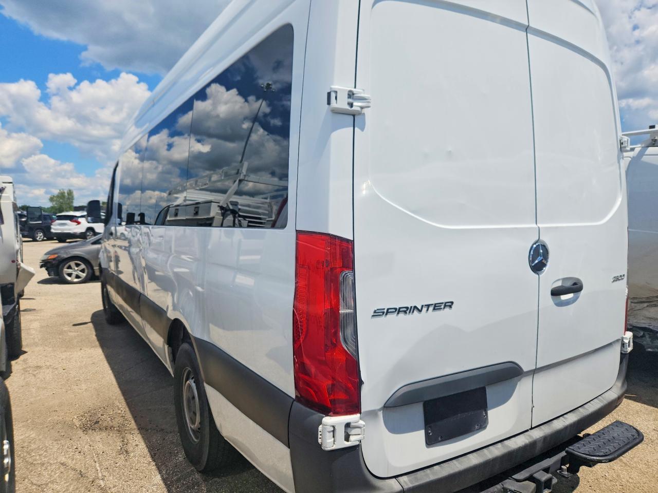 2020 Mercedes-Benz Sprinter 2500 Delivery Van - Фото 2