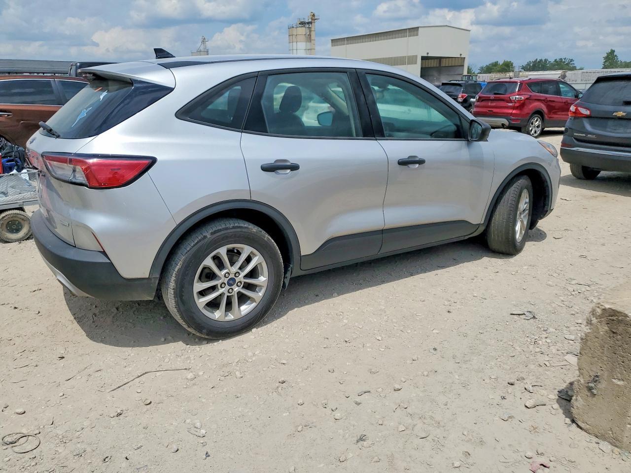 2020 Ford Escape S - Фото 3
