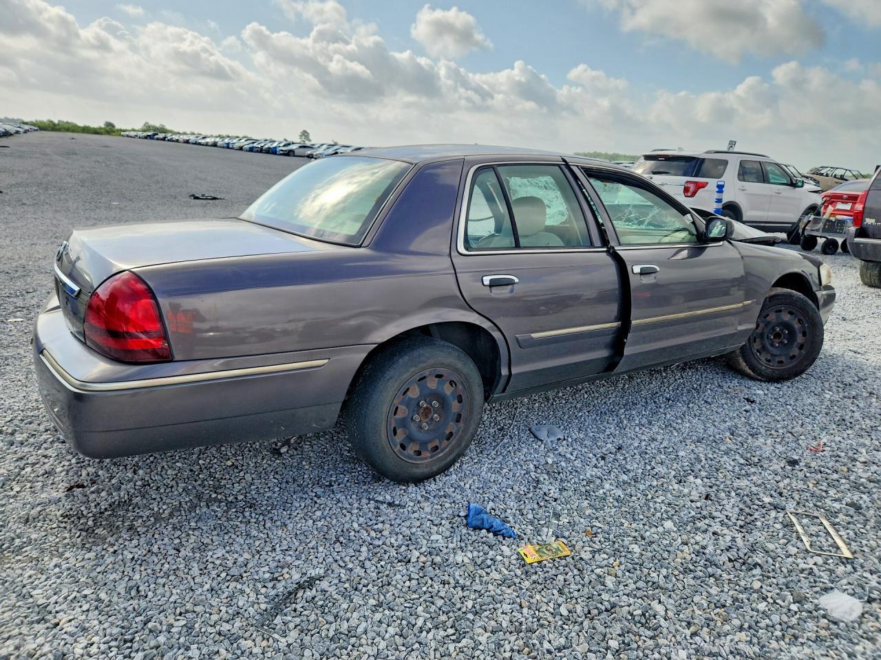 2007 Mercury Capri - Image 3