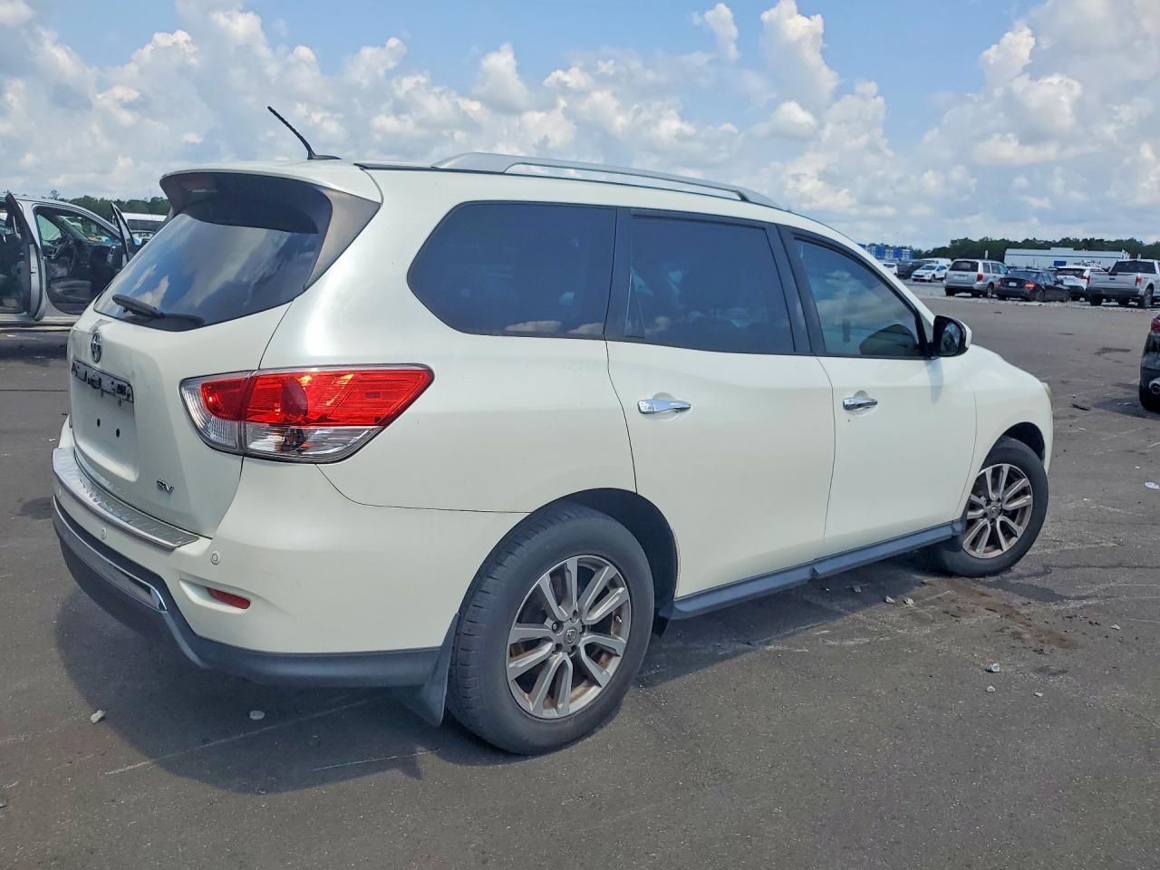 2015 Nissan Pathfinder Sv - Image 3
