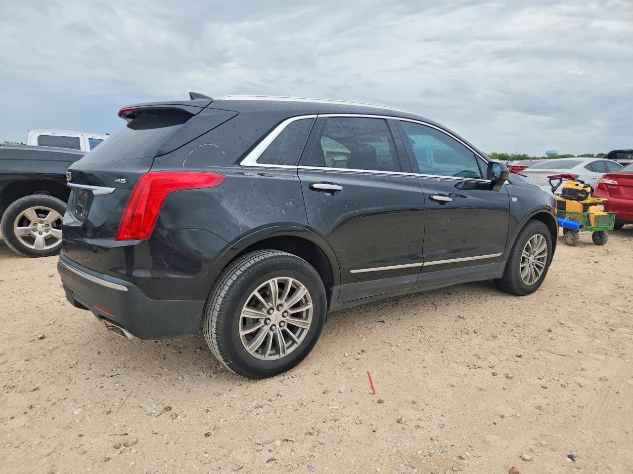 2017 Cadillac Xt5 Luxury - Image 3