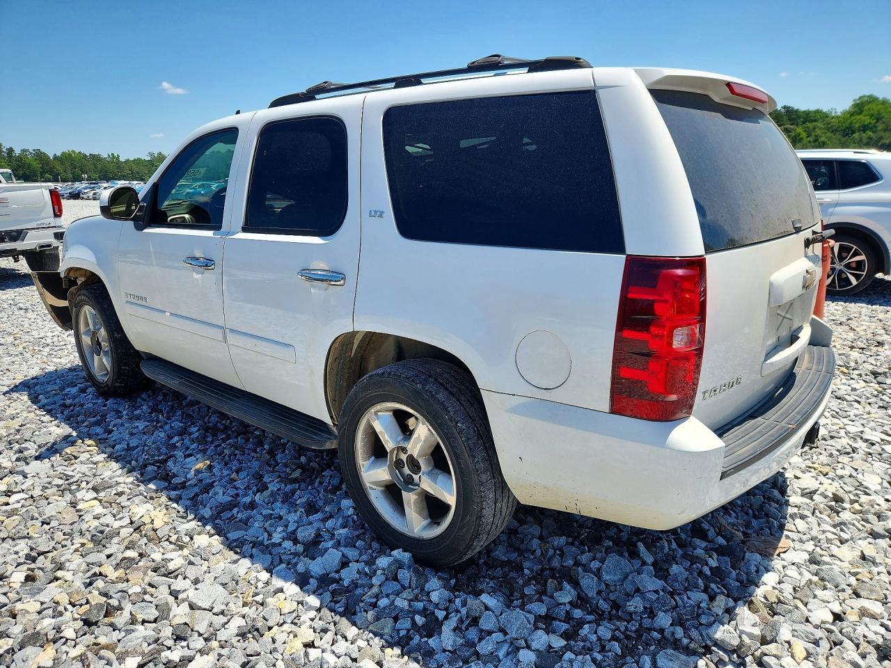2007 Chevrolet Tahoe C1500 - Image 2