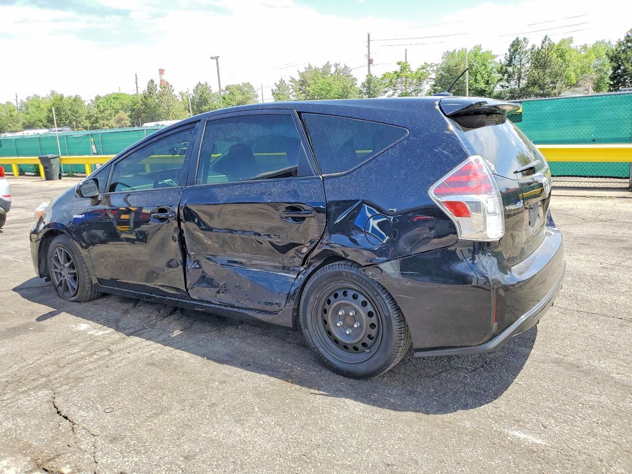 2017 Toyota Prius V Three - Фото 2