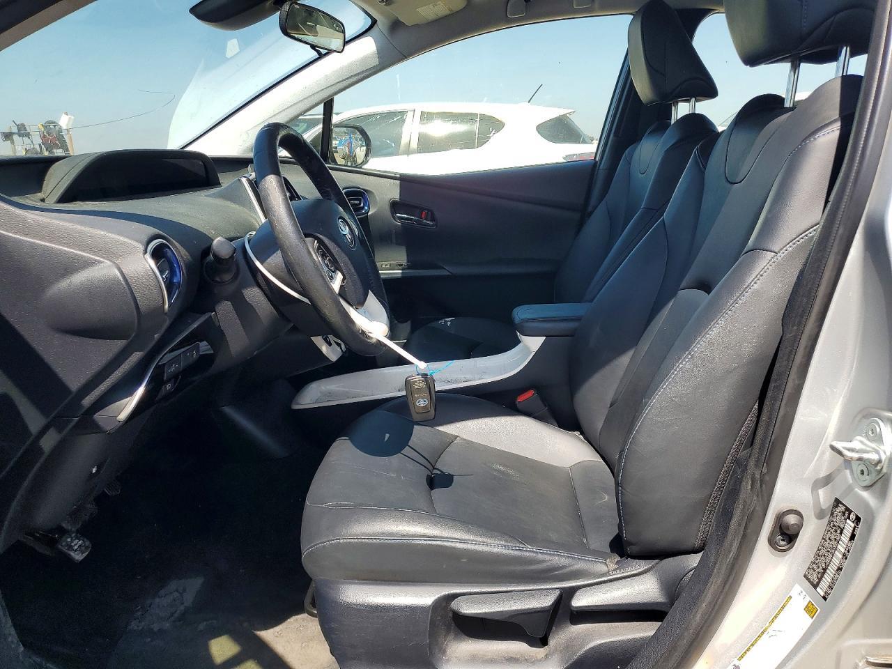 2016 Toyota Prius Three Touring - Фото 7
