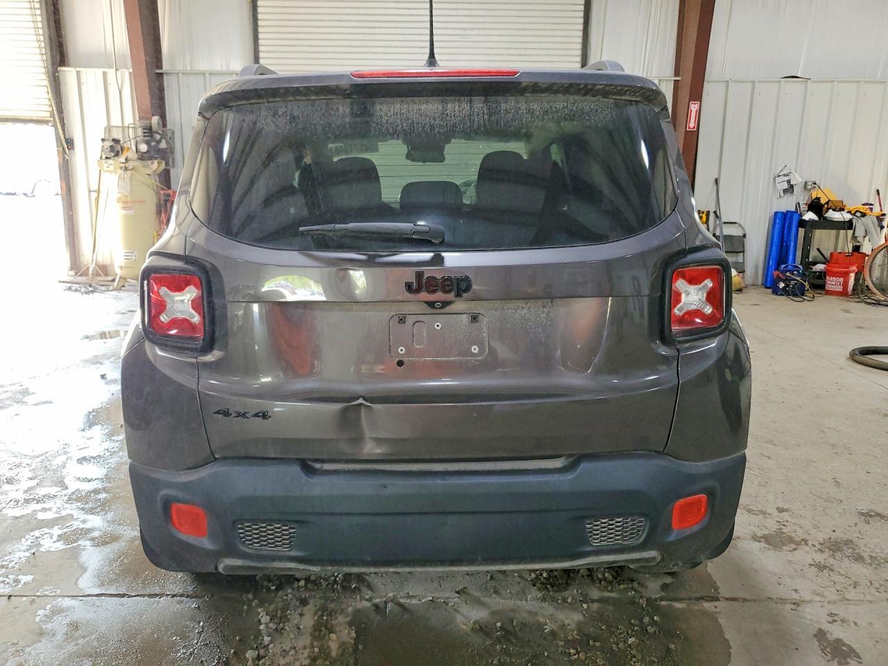 2017 Jeep Renegade Latitude - Image 6