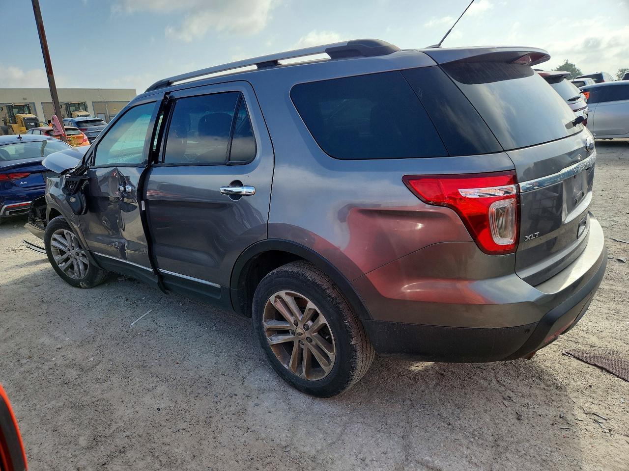 2014 Ford Explorer Xlt - Image 2