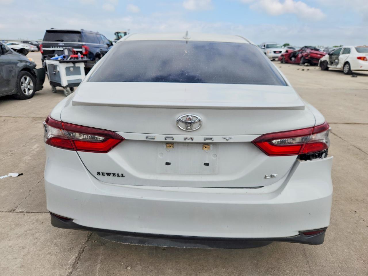 2023 Toyota Camry Le - Фото 6