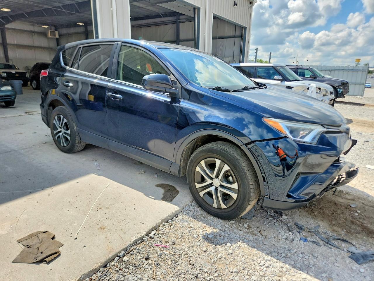 2017 Toyota Rav4 Le - Фото 4