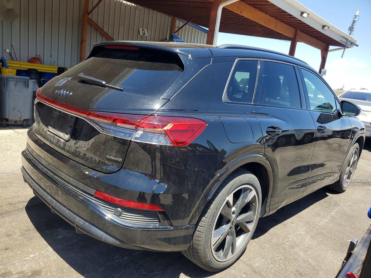 2025 Audi Q4 E-Tron Premium - Фото 3