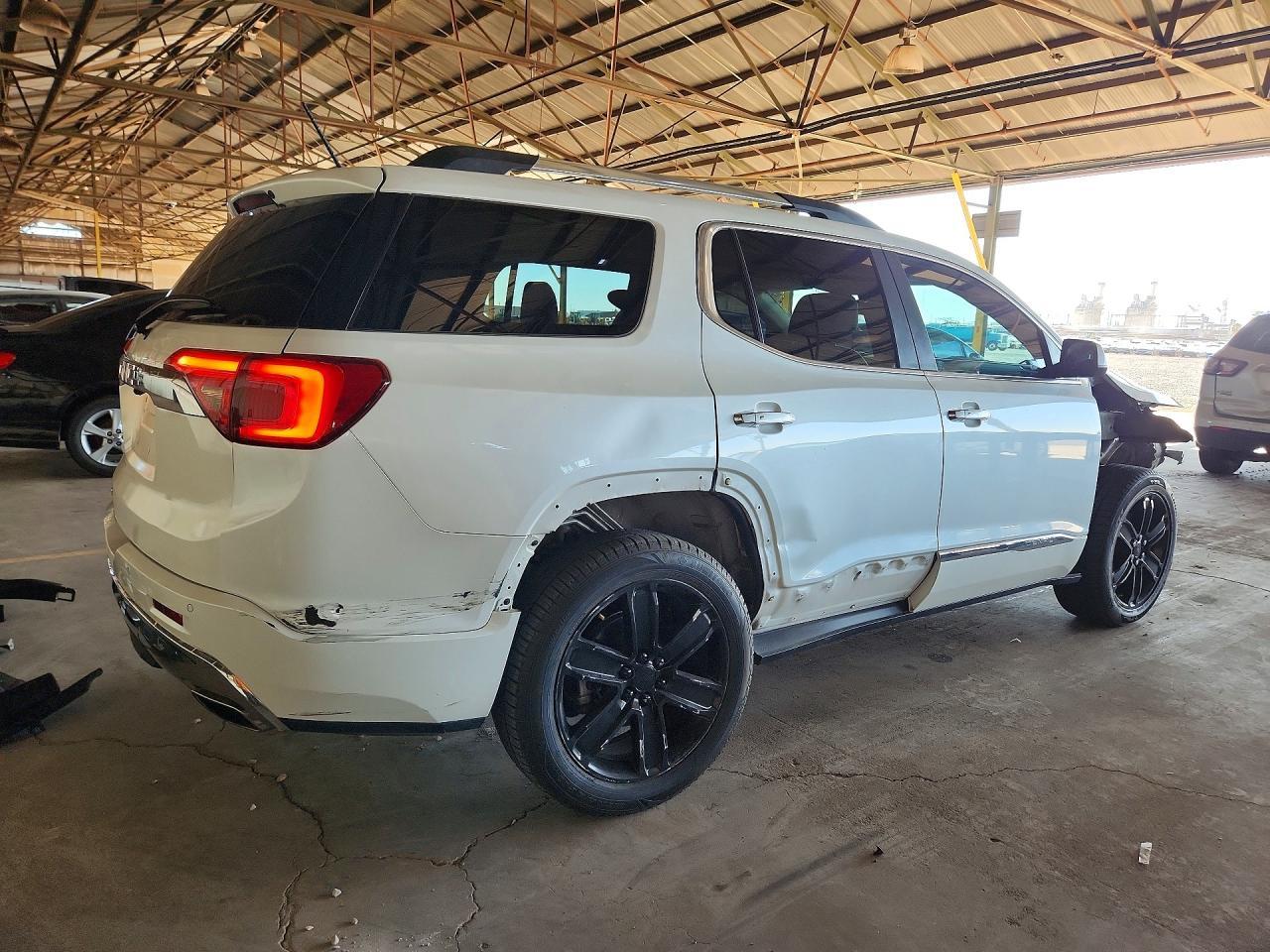 2018 GMC Acadia Denali - Фото 3