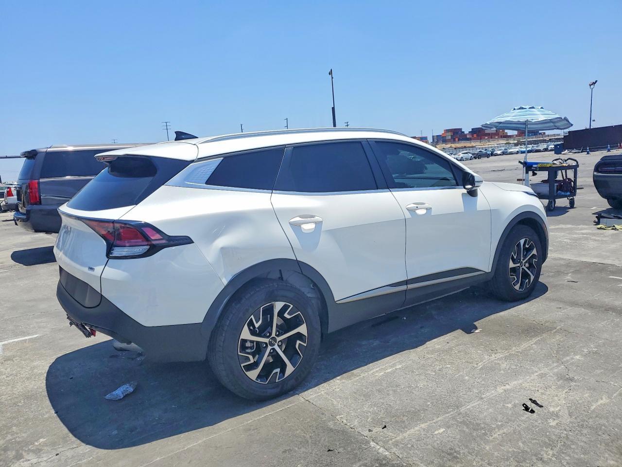 2025 Kia Sportage Ex - Image 3