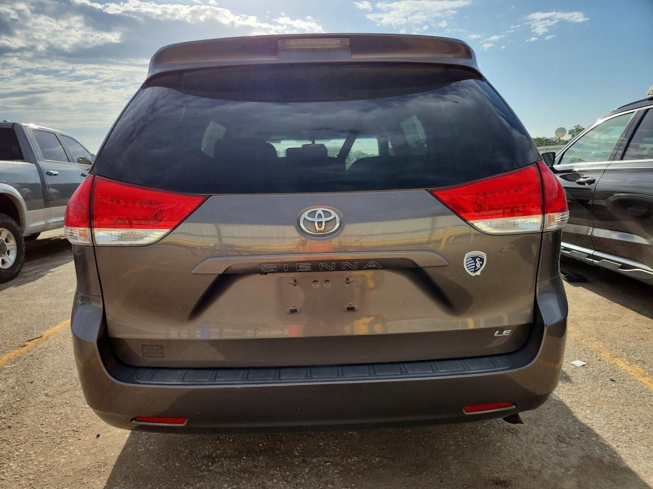 2013 Toyota Sienna Le - Фото 6