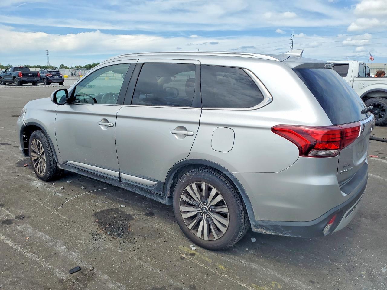 2020 Mitsubishi Outlander Se - Фото 2