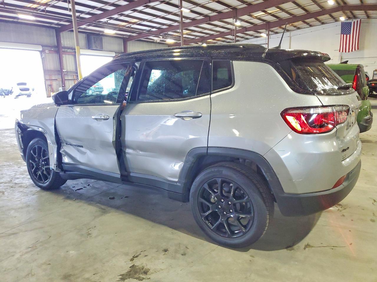 2022 Jeep Compass Latitude - Image 2