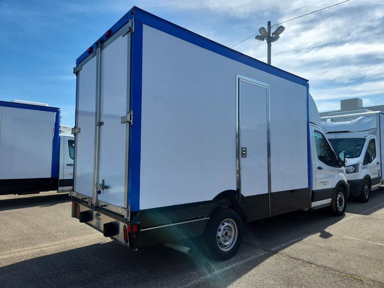 2023 Ford T-350 Refrigerated Delivery Truck - Фото 3