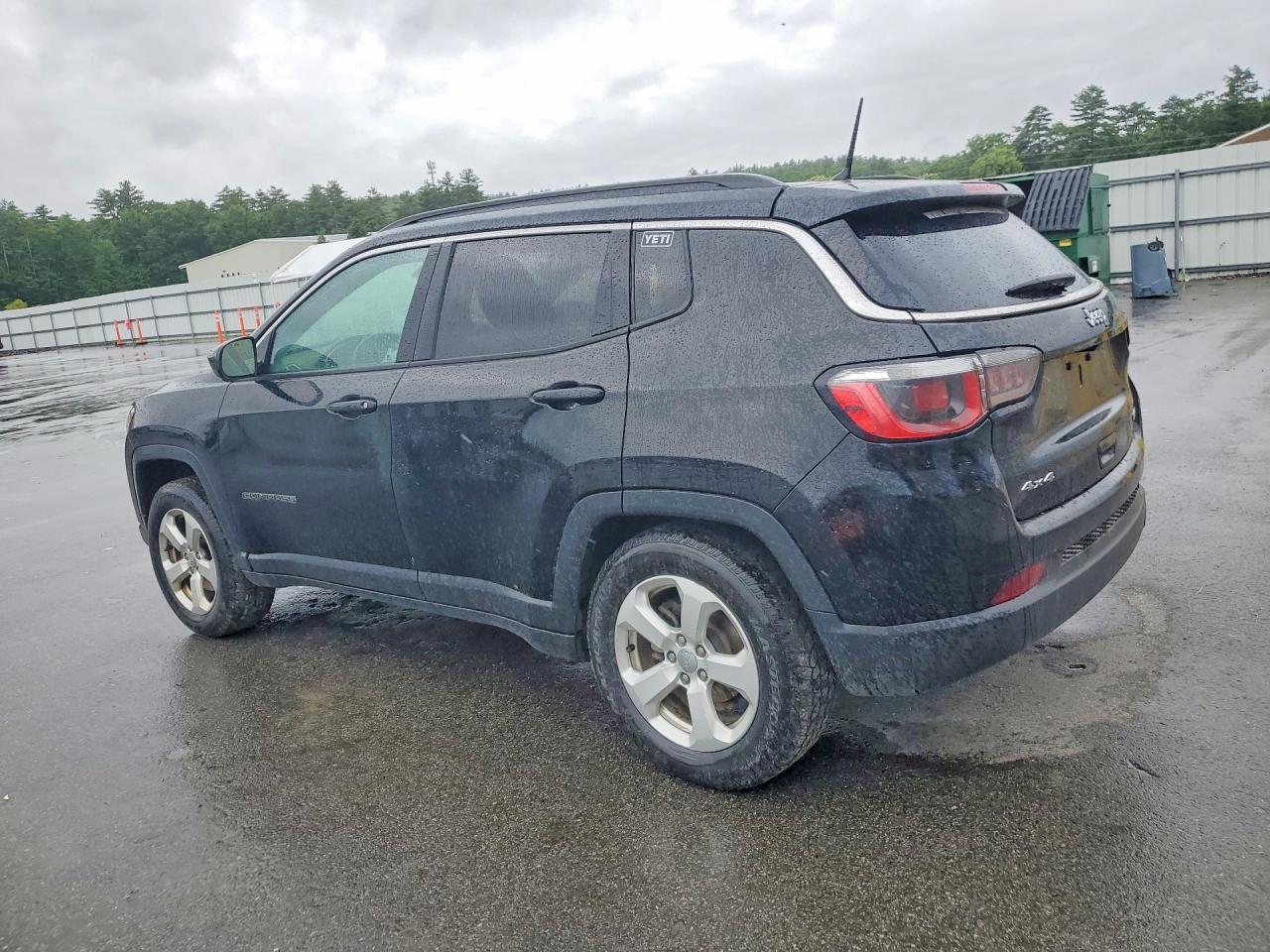 2018 Jeep Compass Latitude - Image 2