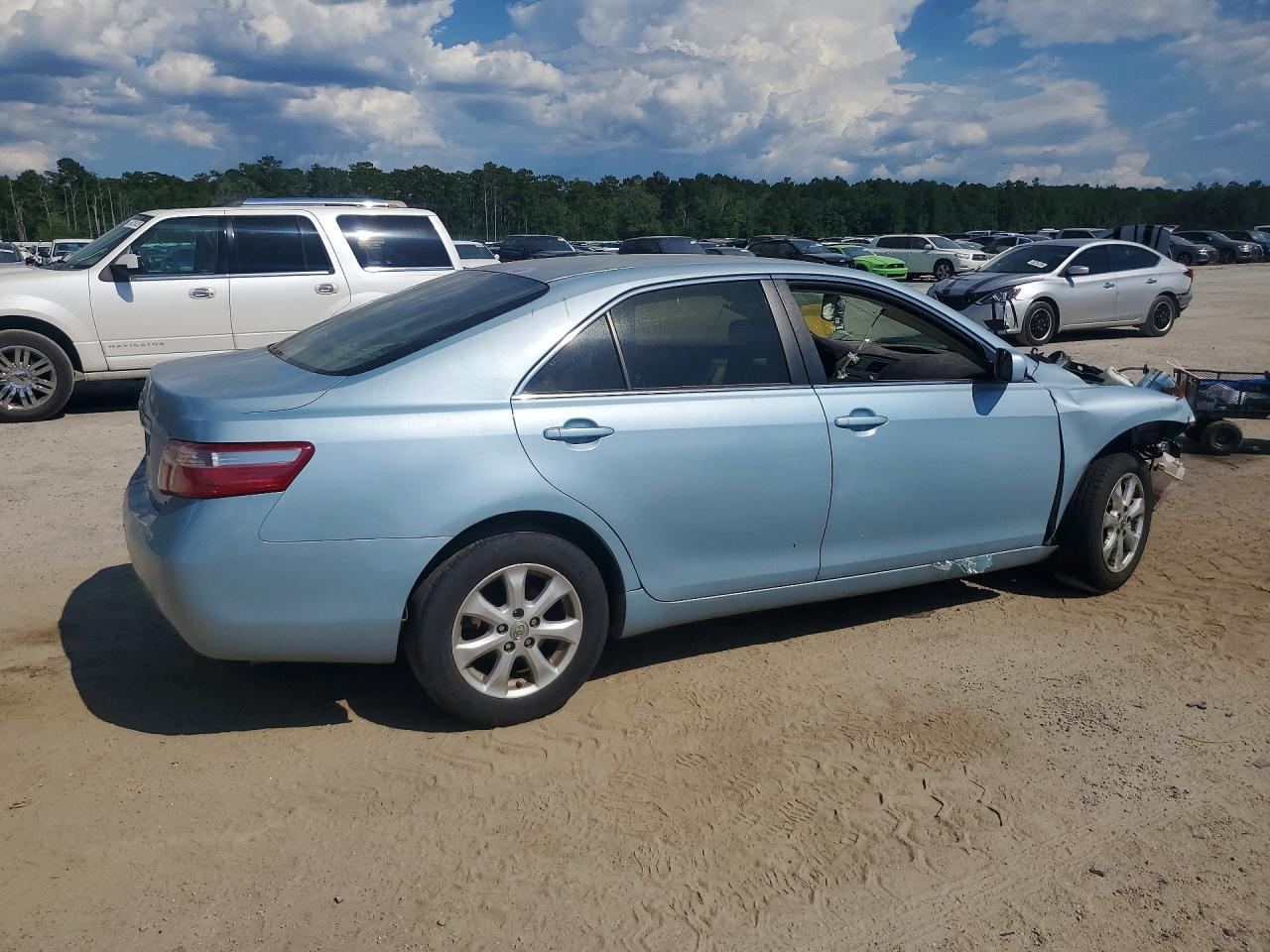 2007 Toyota Camry Le - Image 3