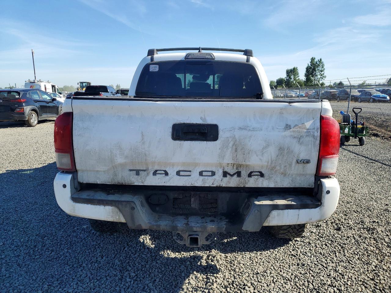 2018 Toyota Tacoma Trd Off-Road - Image 6