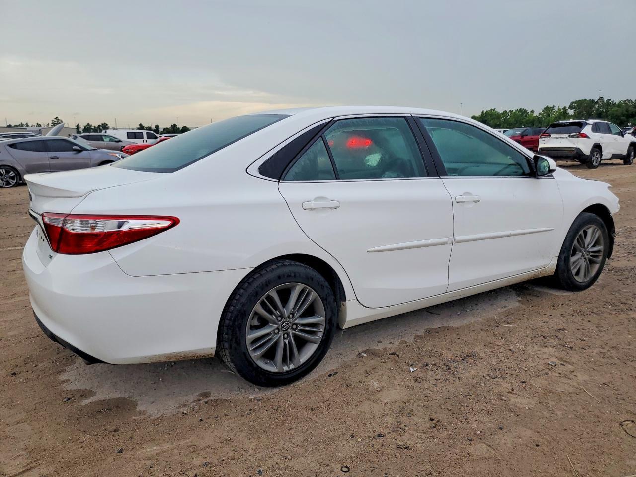 2017 Toyota Camry Se - Фото 3