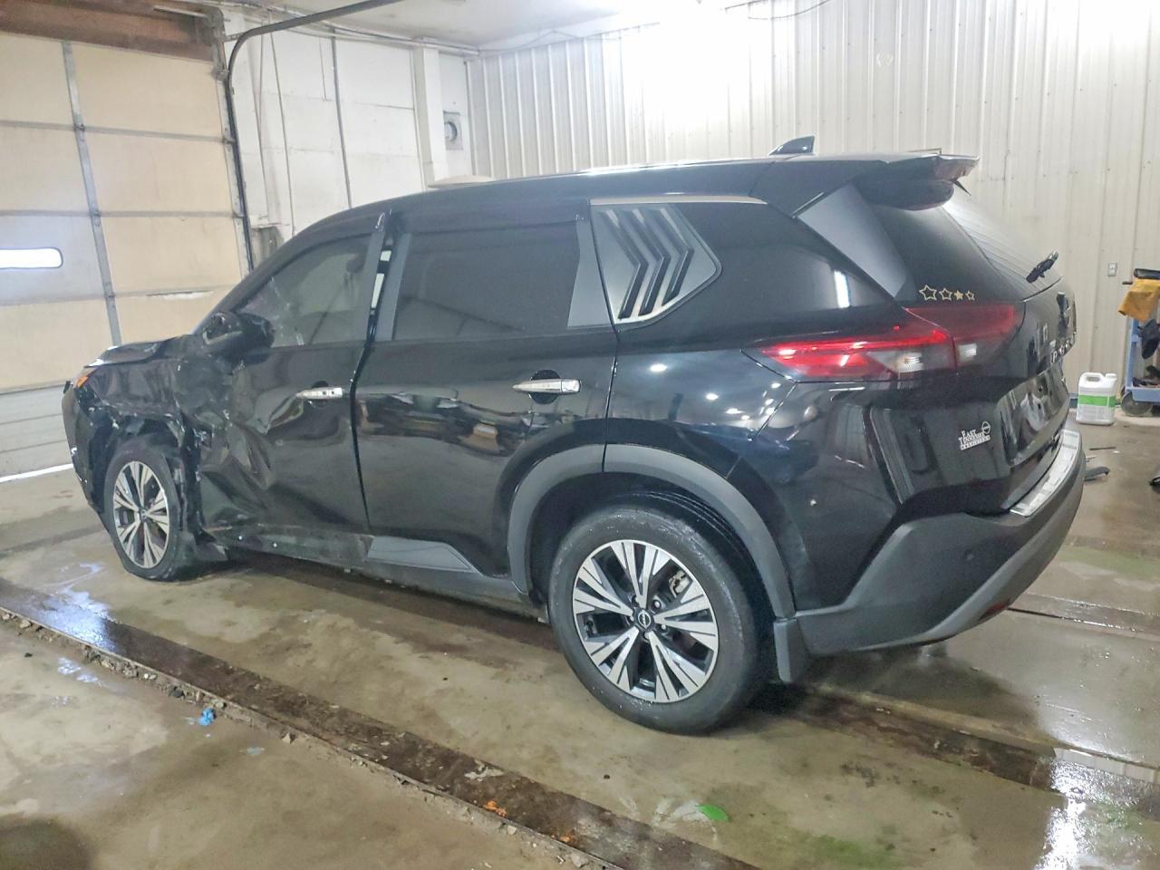 2023 Nissan Rogue Sv - Image 2