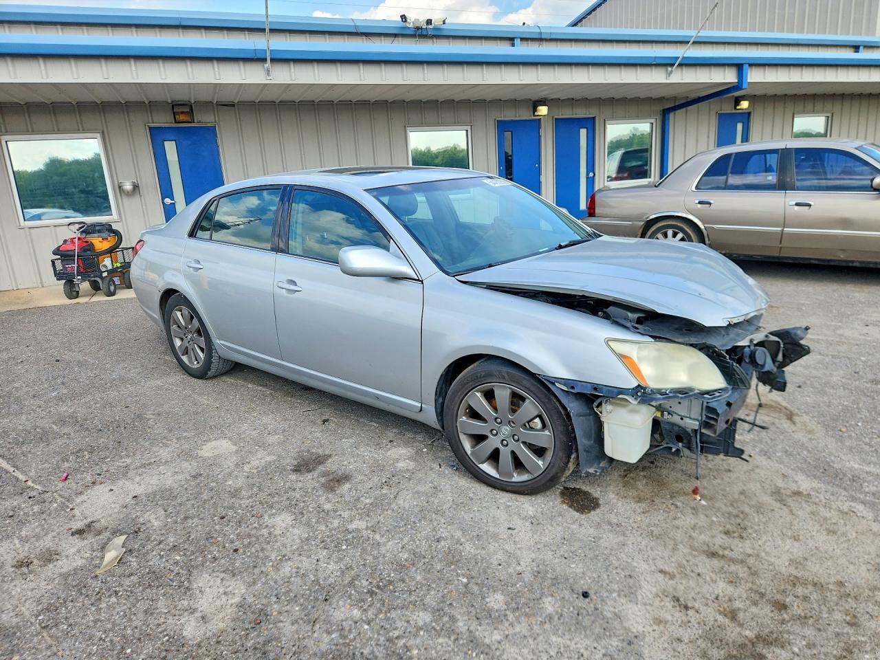 2005 Toyota Avalon Touring - Image 4