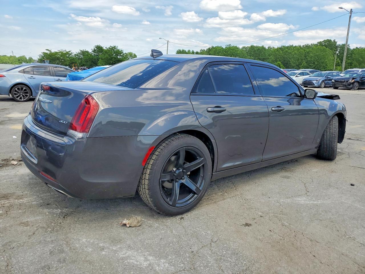 2019 Chrysler 300 Touring - Фото 3