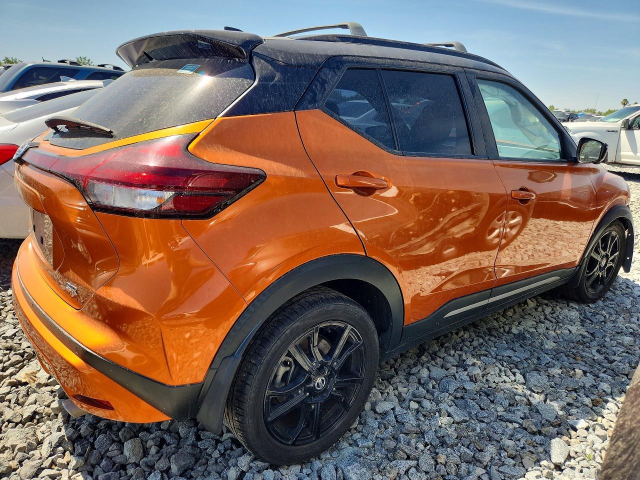 2021 Nissan Kicks Sr - Image 3