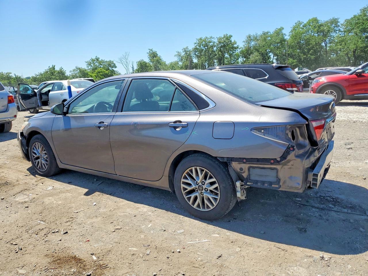 2017 Toyota Camry Le - Фото 2