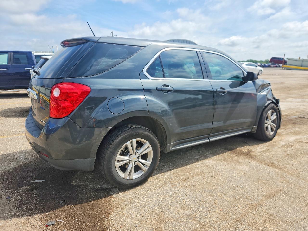 2013 Chevrolet Equinox Ls - Image 3