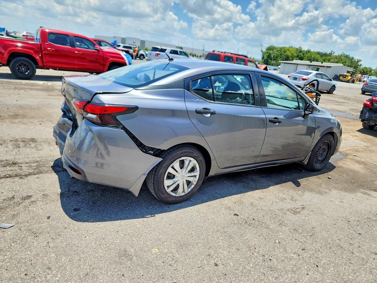 2020 Nissan Versa S - Фото 3