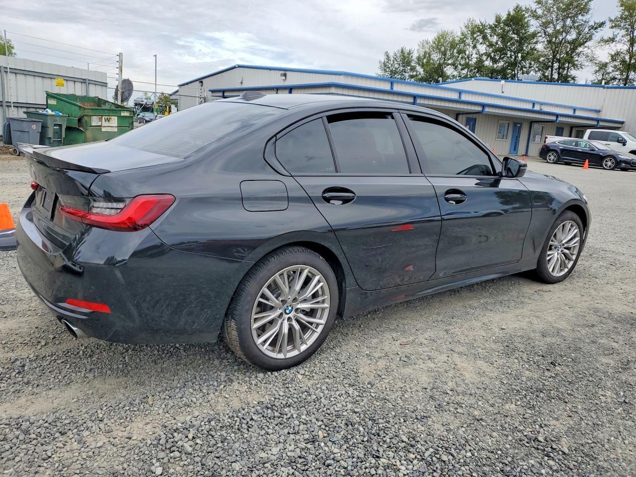 2024 BMW 330Xi - Image 3