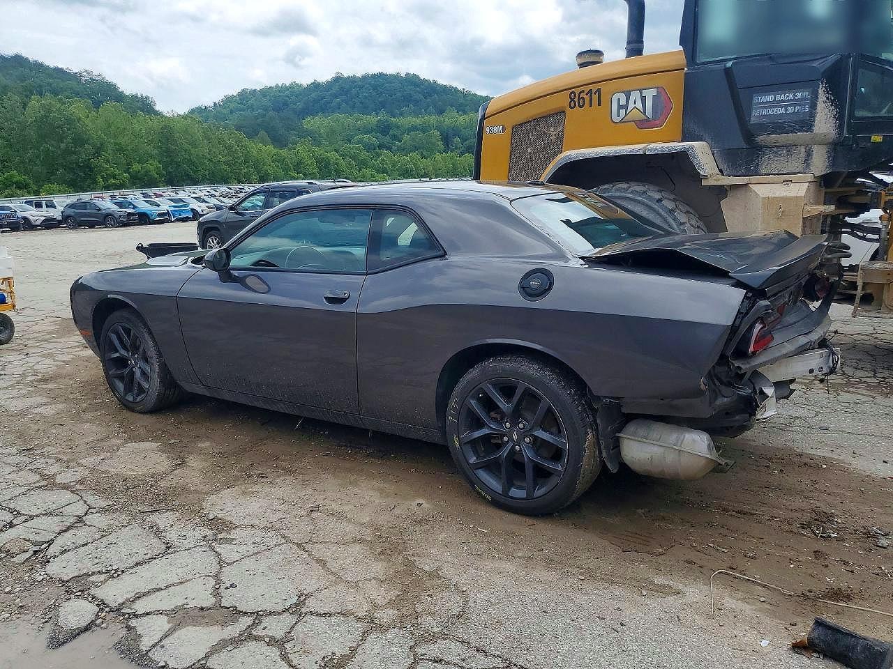 2022 Dodge Challenger Sxt - Фото 2