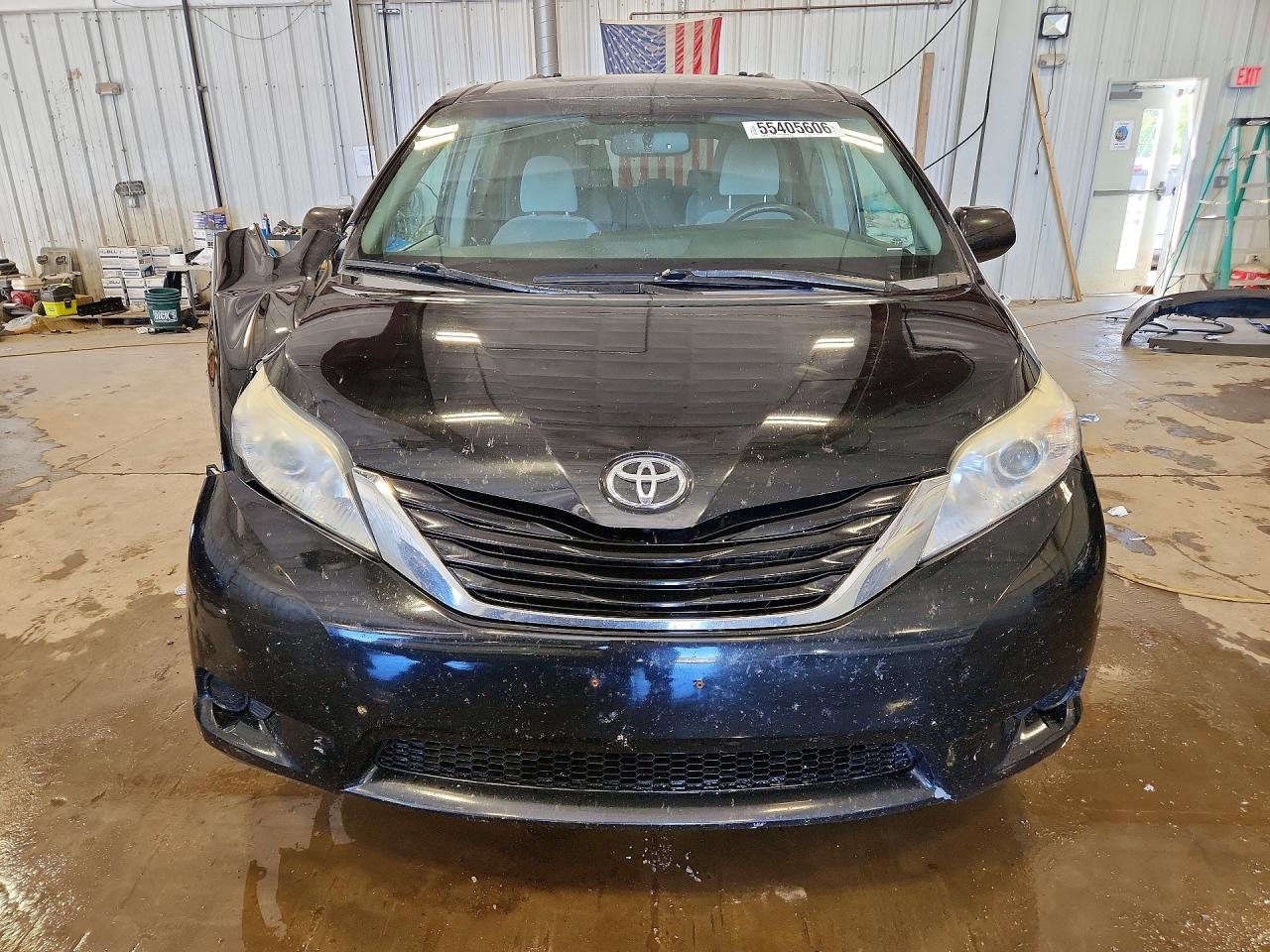 2017 Toyota Sienna Le - Image 5