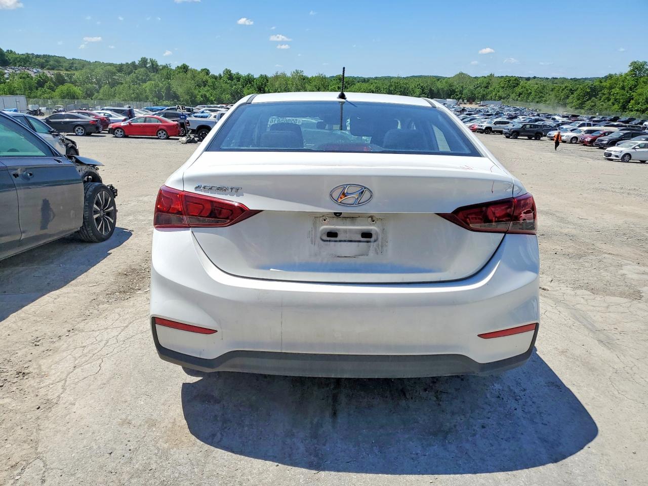 2021 Hyundai Accent Se - Фото 6