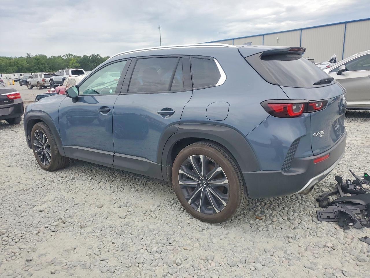 2023 Mazda Cx-50 Premium - Image 2